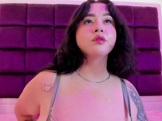 VictoriaRossy live cam on BongaCams