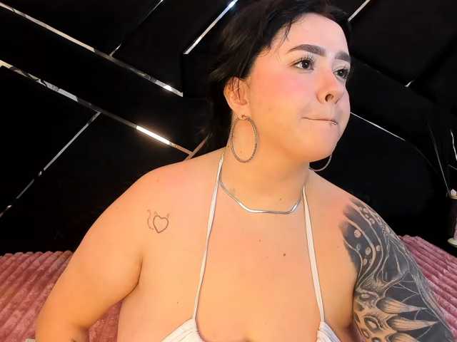VictoriaRossy live cam on BongaCams