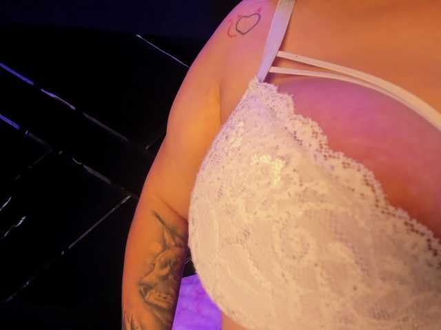 VictoriaRossy live cam on BongaCams