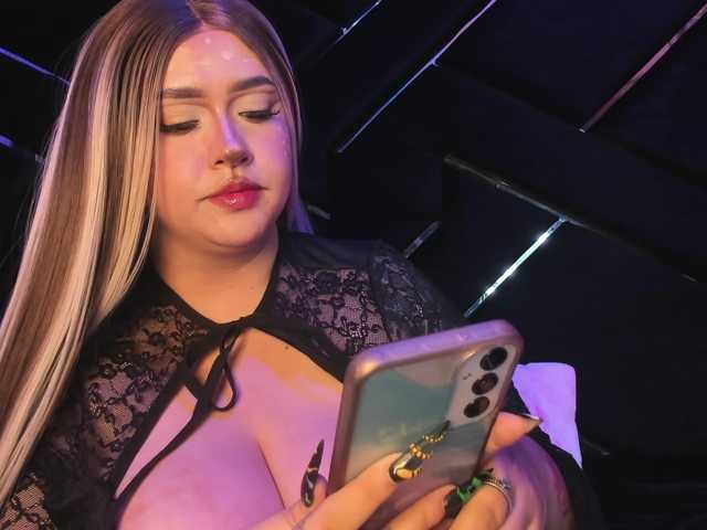 VictoriaRossy live cam on BongaCams