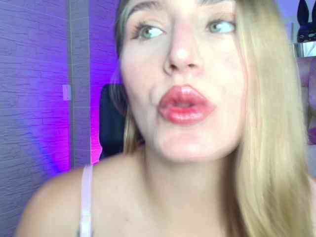 DakotaRobbins webcam