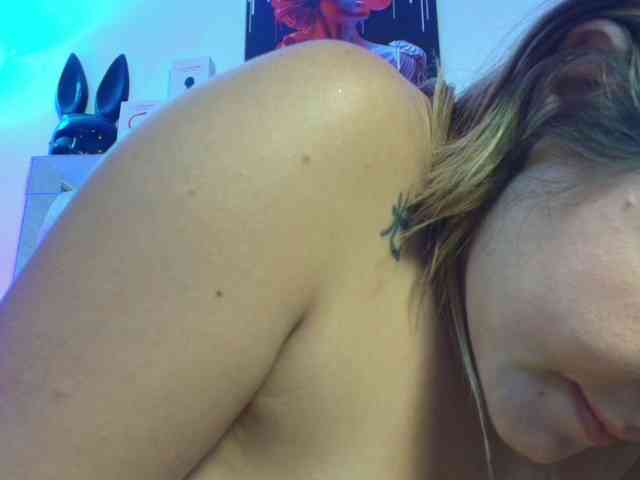 DakotaRobbins webcam
