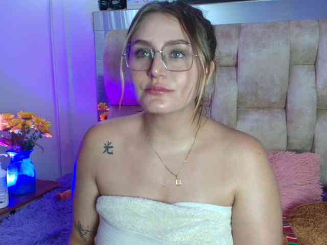 DakotaRobbins webcam