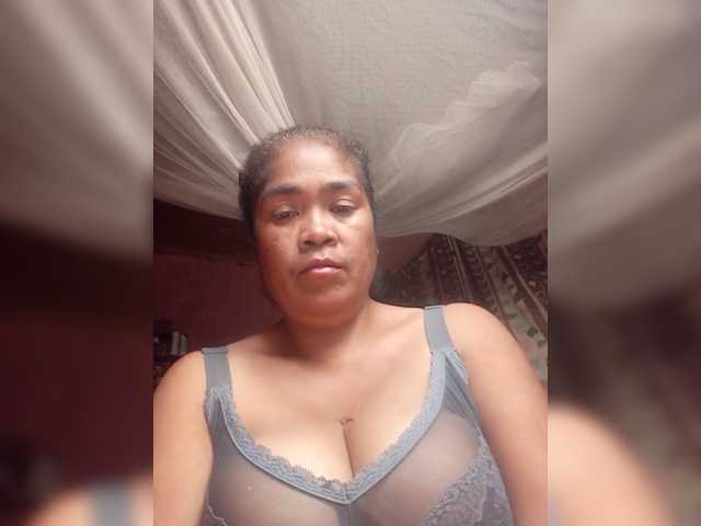 Aiiina live cam on BongaCams