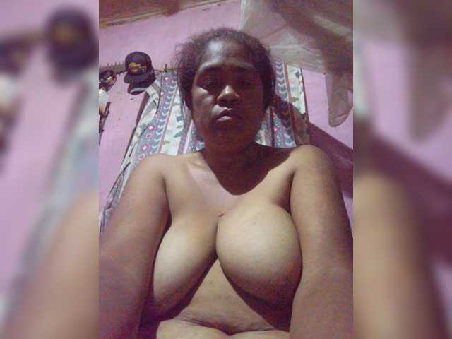 Aiiina live cam on BongaCams