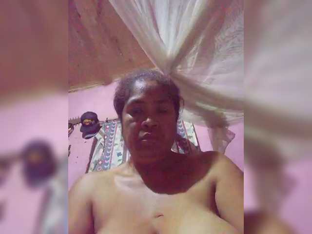 Aiiina live cam on BongaCams