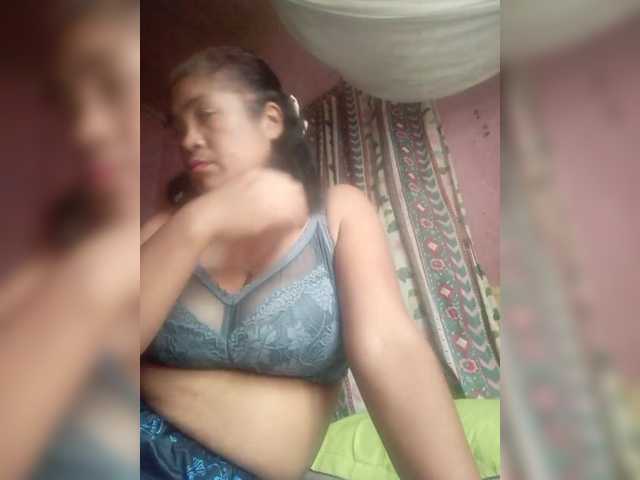 Aiiina live cam on BongaCams