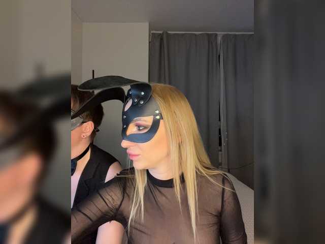 le modèle GOROD_GREHOV est en webcam porno dans un show sur le site bongacams, il possède les tags suivants: White/Caucasian,Blonde,Shaved