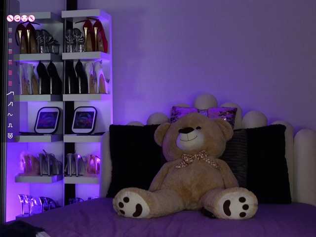  AngelaMyst chat room