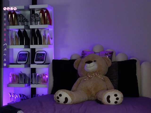  AngelaMyst chat room