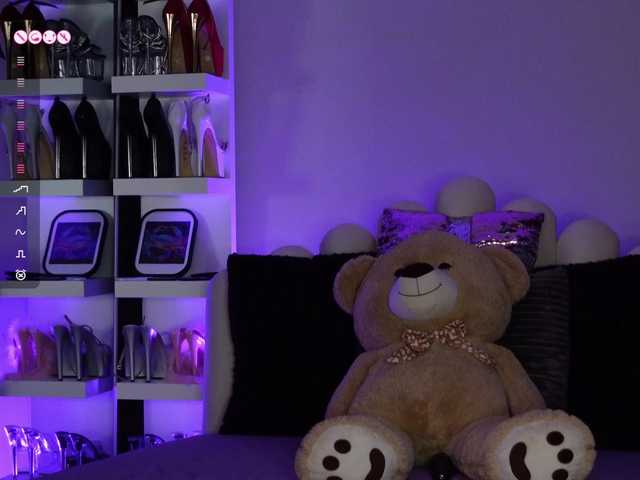 go to chat with AngelaMyst