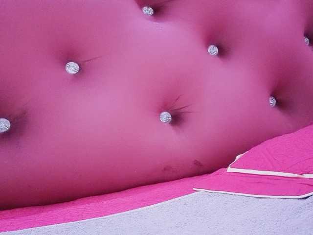 Aimee120 live cam on BongaCams