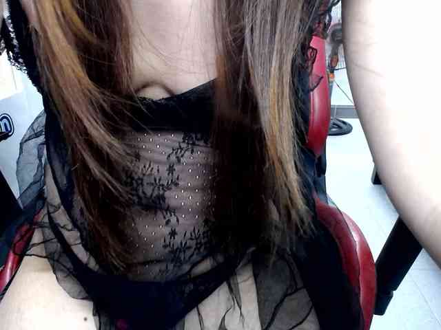 Alice225 webcam
