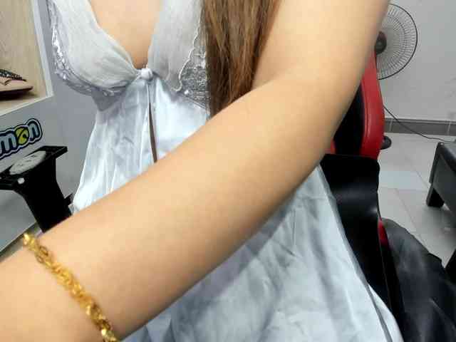Alice225 webcam