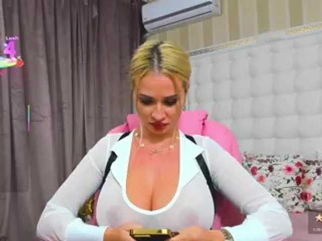 sassyqueen live cam on BongaCams