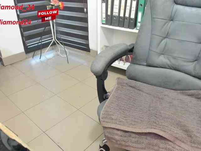 LisaDiamond webcam
