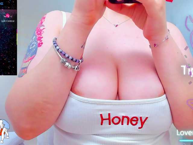 anyarosses live cam on BongaCams
