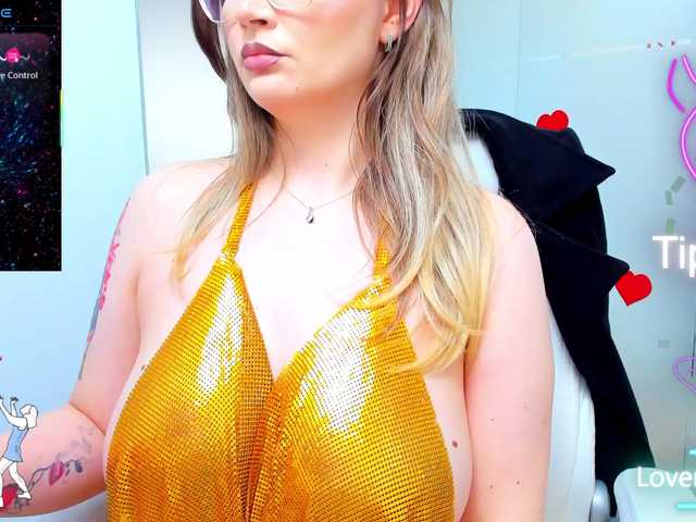 anyarosses's BongaCams show and profile