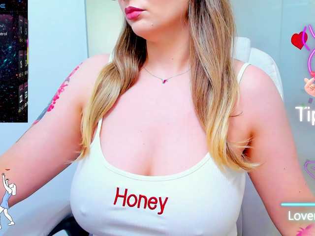 anyarosses live cam on BongaCams