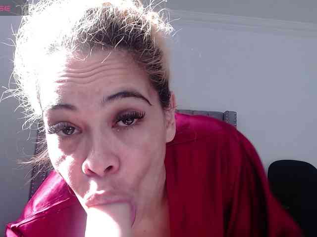aliceparcket Live Webcam on BongaCams