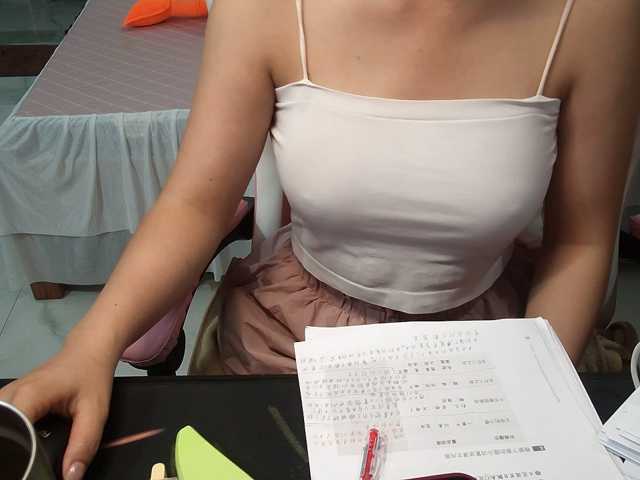 Julia98 live cam on BongaCams
