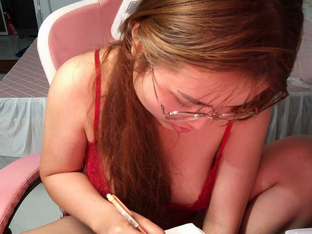 Julia98 live cam on BongaCams