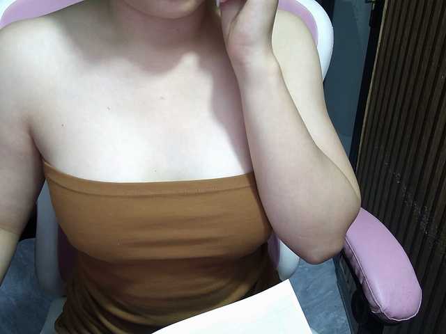 Julia98 live cam on BongaCams