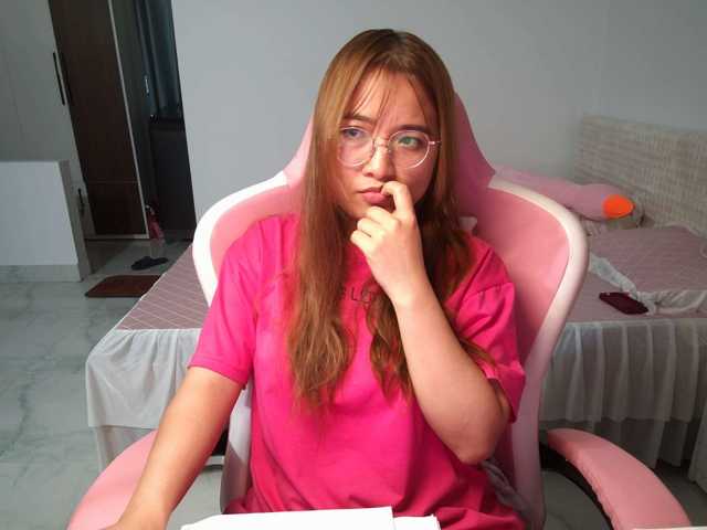 Julia98, live now on BongaCams