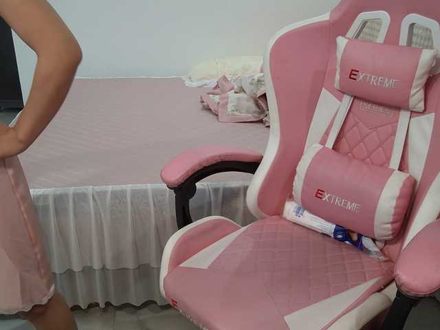 Julia98 live cam on BongaCams