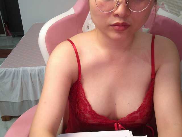 Julia98 live cam on BongaCams