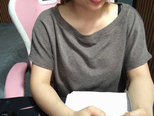 Julia98's BongaCams show and profile