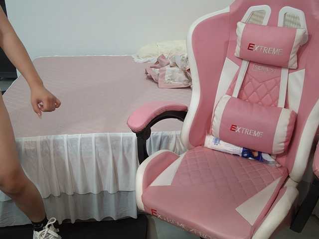 Julia98 live cam on BongaCams