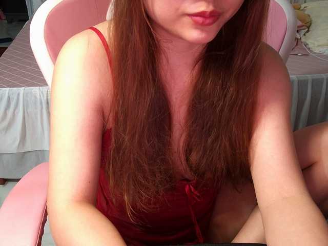 Julia98, live now on BongaCams
