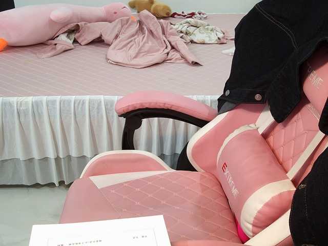 Julia98 live cam on BongaCams