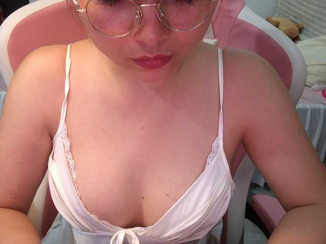 Julia98 live cam