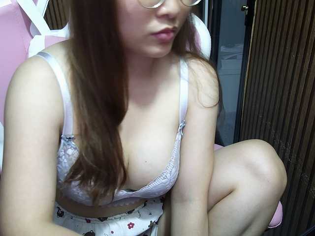 Julia98 live webcam show
