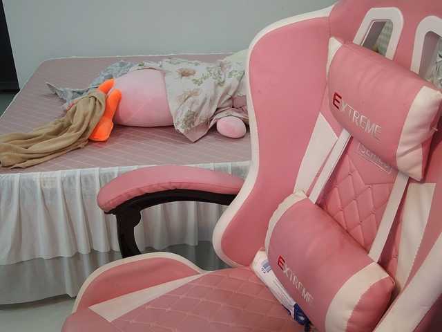 Julia98 live cam on BongaCams