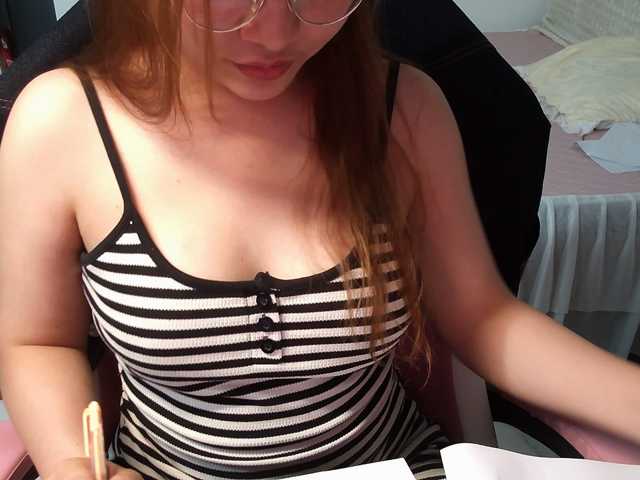 Julia98 live cam on BongaCams