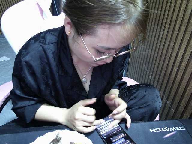 Julia98 live webcam show