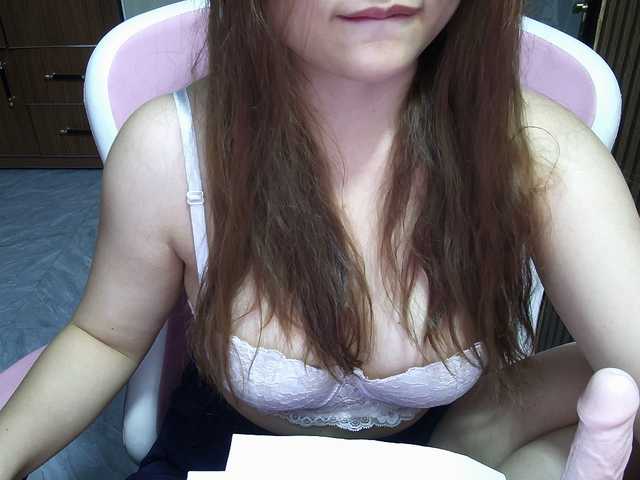 Julia98 live cam on BongaCams