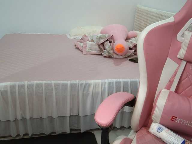 Julia98 live cam on BongaCams