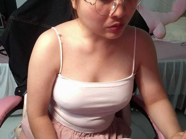 Julia98 live cam on BongaCams