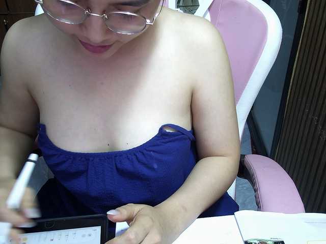 Julia98 live cam on BongaCams