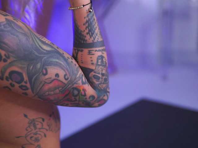 DaenerysDrogo live cam on BongaCams