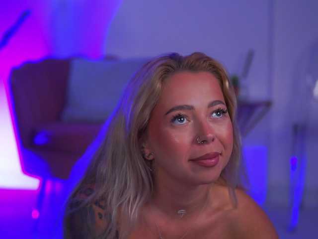 DaenerysDrogo live cam on BongaCams