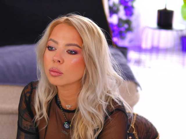 DaenerysDrogo live cam on BongaCams