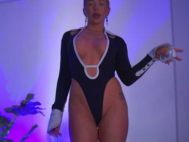 DaenerysDrogo live webcam show