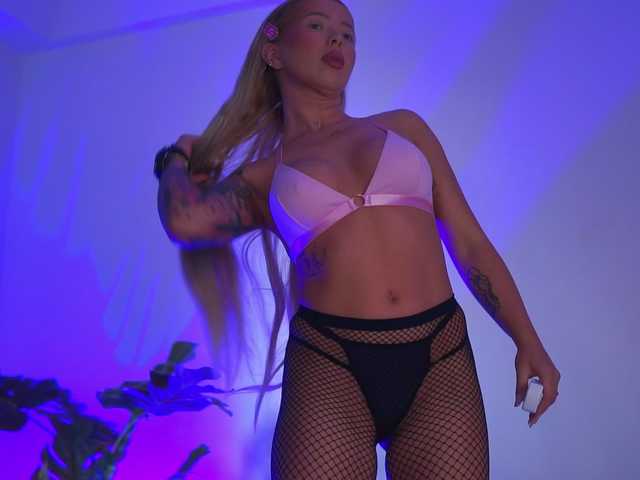 DaenerysDrogo live webcam show