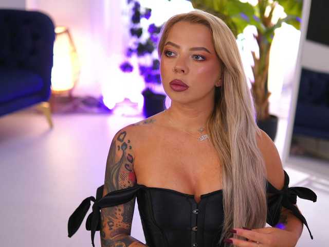 RedLara live cam preview