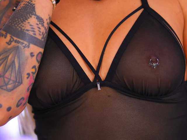 DaenerysDrogo live cam on BongaCams